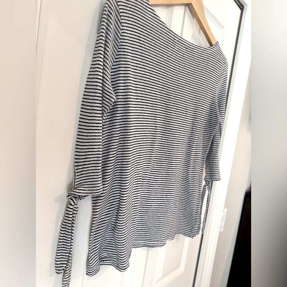 T-shirt w/ Tie-Sleeve Detail Black & White Striped 3/4 Sleeve Ultra Soft - Picture 3 of 5